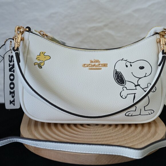 Coach X Peanuts Teri Shoulder Bag With Snoopy - Picture 1 of 8